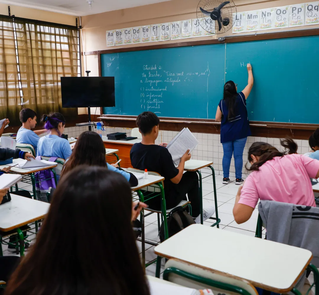 Diferença em reajuste de salário de professores QPM e PSS divide opiniões