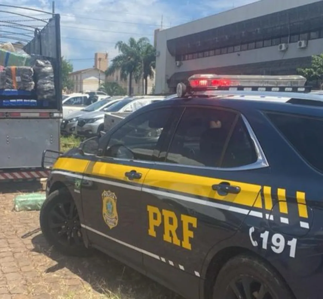PRF apreende carreta carregada com 5,5 toneladas de maconha na região de Londrina