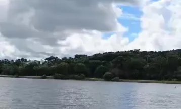 Chuva marca início da sexta-feira e derruba temperaturas em várias regiões do Paraná