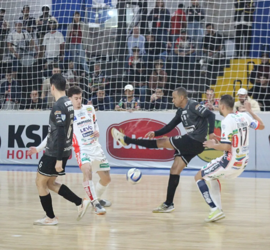 O Cascavel Futsal perdeu em casa