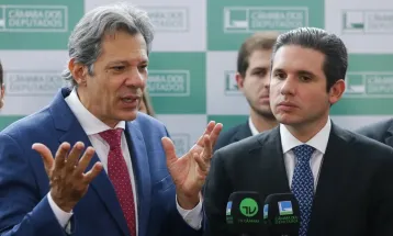 Equipe econômica apresentará a líderes partidários alternativas a IOF