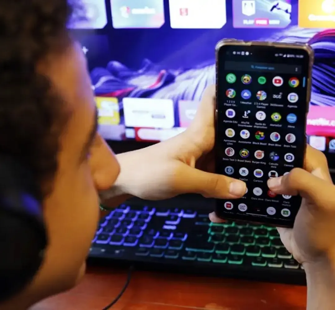 celular, redes sociais