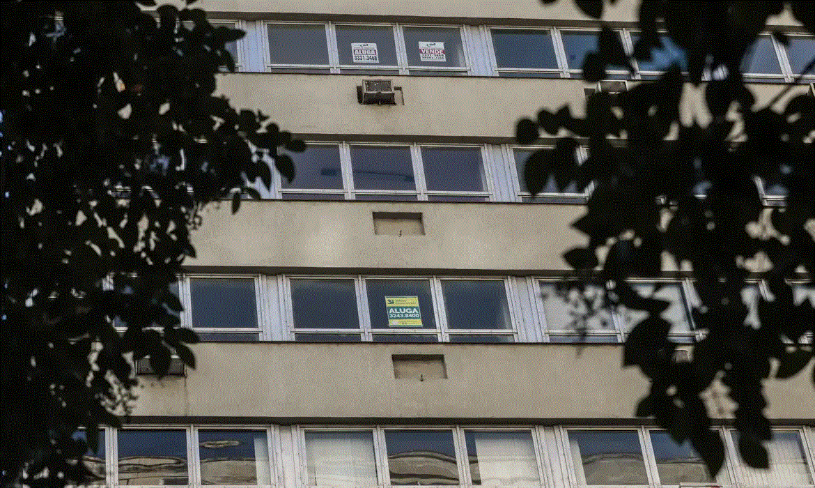 Parcela de famílias que pagam aluguel sobe 25% em 8 anos, mostra IBGE