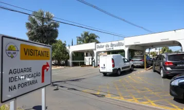 Moraes autoriza Bolsonaro a receber barbeiro em casa