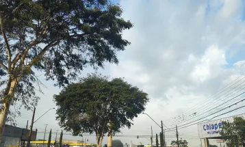 Tempo instável marca sexta-feira com chuva e frio em Cascavel