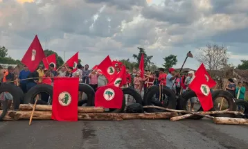 Sem-terra bloqueiam rodovia no norte do Tocantins em protesto por desapropriação de terras