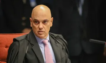 Gravata de cachorrinhos usada por Moraes em julgamento custa R$ 1.450