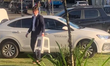 Carro oficial da Câmara é flagrado em local proibido durante gravação de vídeo do vereador Guilherme Kilter em Curitiba