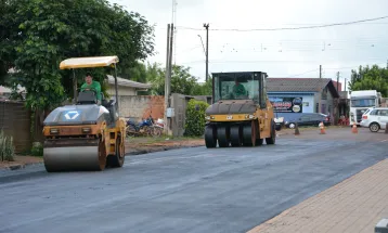 Prefeitura de Corbélia realiza nova pavimentação na Avenida Paraná sem custos ao município
