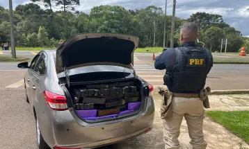 PRF apreende 360 quilos de maconha e recupera carro furtado em Guarapuava