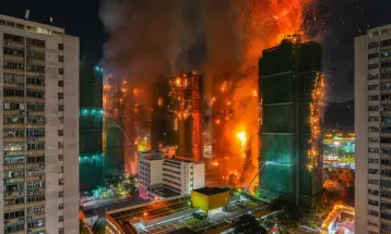 Centenas seguem desaparecidas após incêndio devastar complexo residencial em Hong Kong