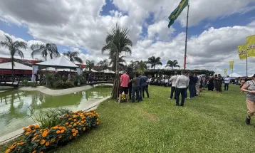 Show Rural 2026 começa com missa, movimenta o agro e vira palco estratégico da política paranaense