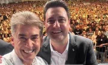 Ratinho lança Paranhos pré-candidato a governador