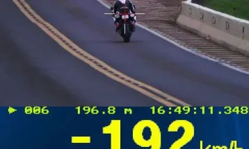 Motociclista é flagrado a 192 km/h durante fiscalização de velocidade na BR-277, em Guarapuava