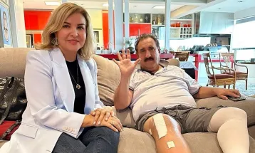 Heleninha, ligada há décadas a Ratinho pai, recebe quase R$ 30 mil como comissionada no governo do Paraná