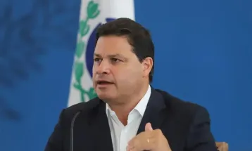 Sandro Alex "abraça" privatização da Celepar e contratos de pedágio contestados