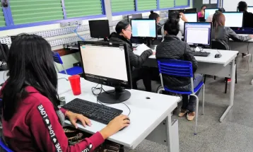 Brasil supera 100 mil escolas públicas com internet gratuita