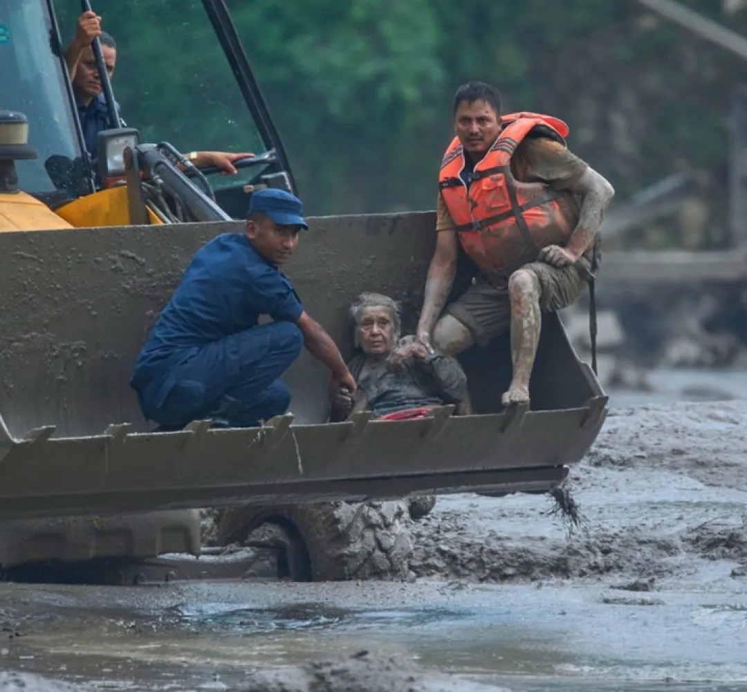 Buscas desaparecidos em Nepal