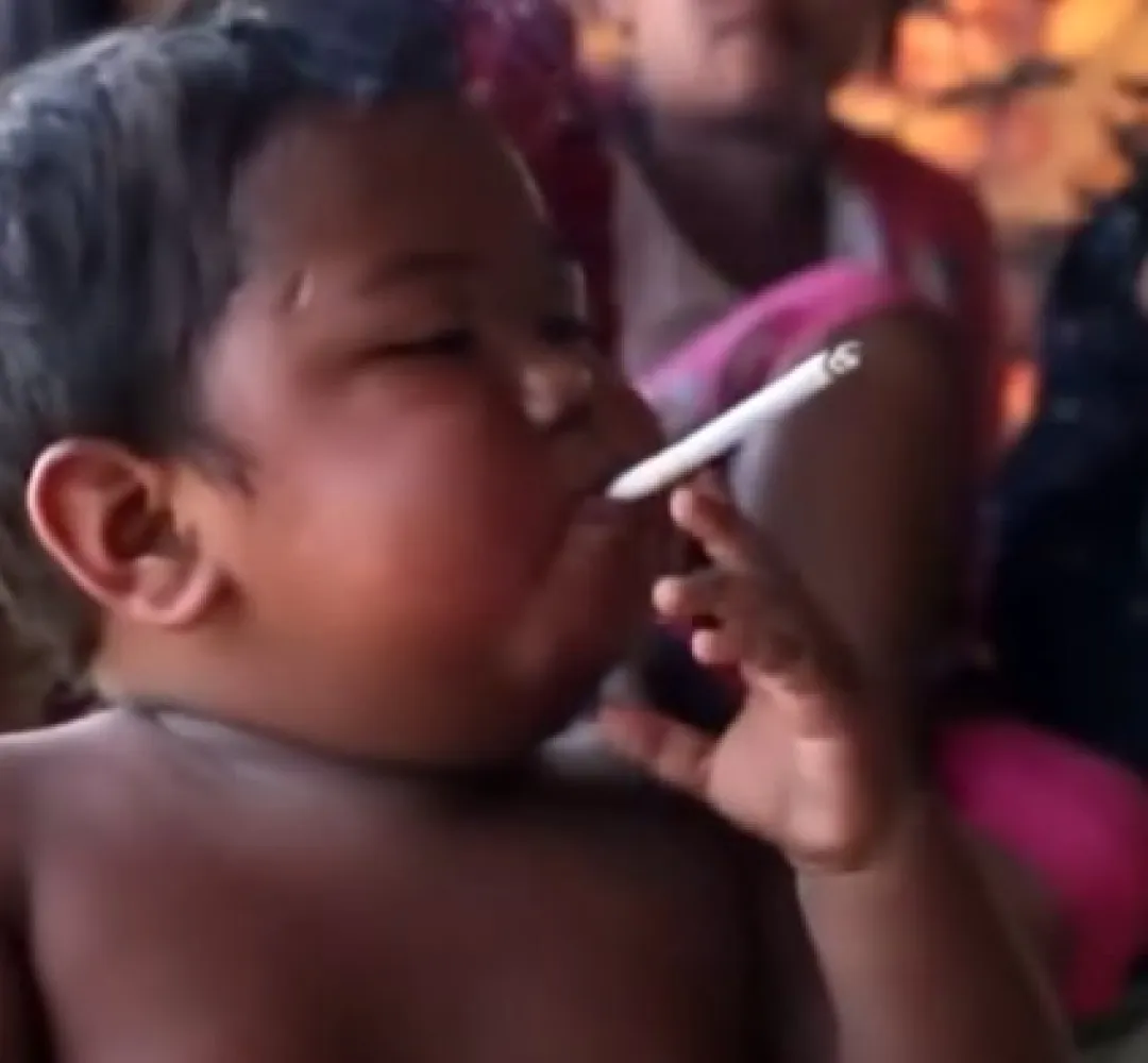 BEBE FUMANTE
