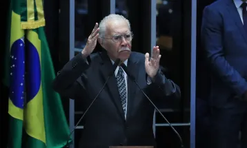 José Sarney continua internado em São Paulo com quadro estável