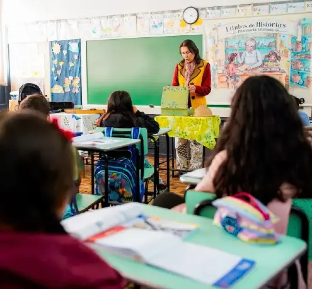 TCE manda Colombo pagar piso professores