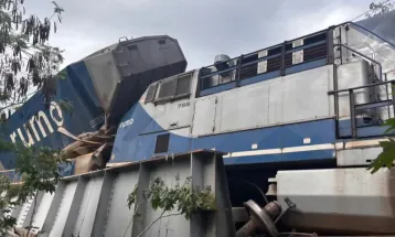 Trem de carga descarrila e sete vagões tombam em ponte de Limeira