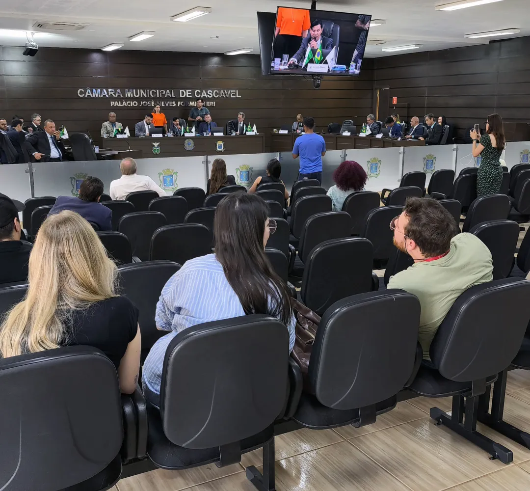 Câmara de Cascavel adia projetos