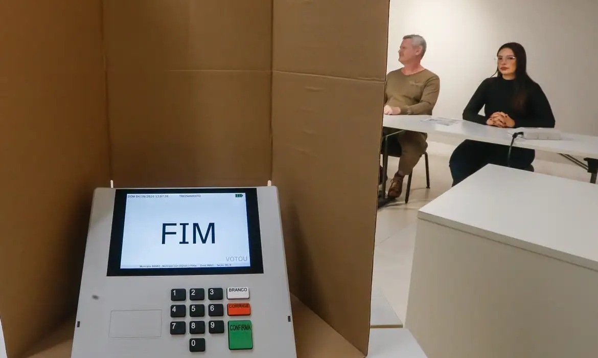 Celular, smartwatch e até óculos inteligentes: veja o que não pode na cabine de votação