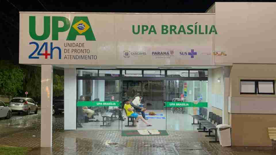 Temporal causa alagamentos, derruba muros e deixa mais de 1,8 mil unidades sem energia em Cascavel