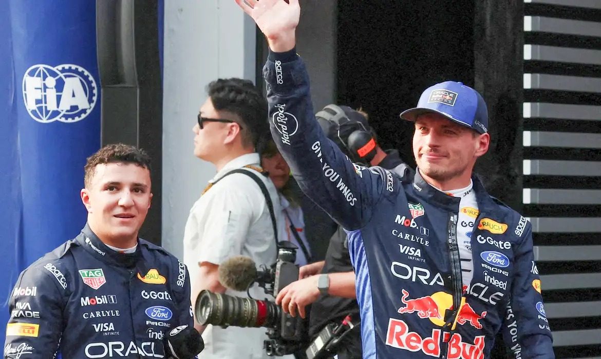 Verstappen conquista primeira pole de 2026
