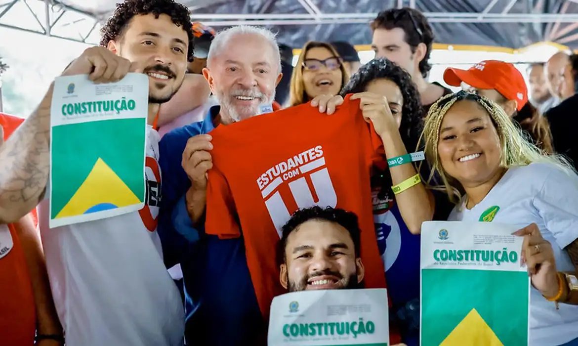 Lula garante versão universitária do “Pé de Meia” caso seja reeleito