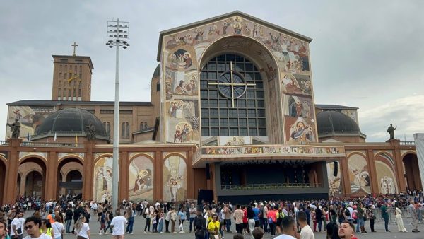Mais de 500 mil fiéis são esperados em Aparecida para celebrar o dia da padroeira do Brasil