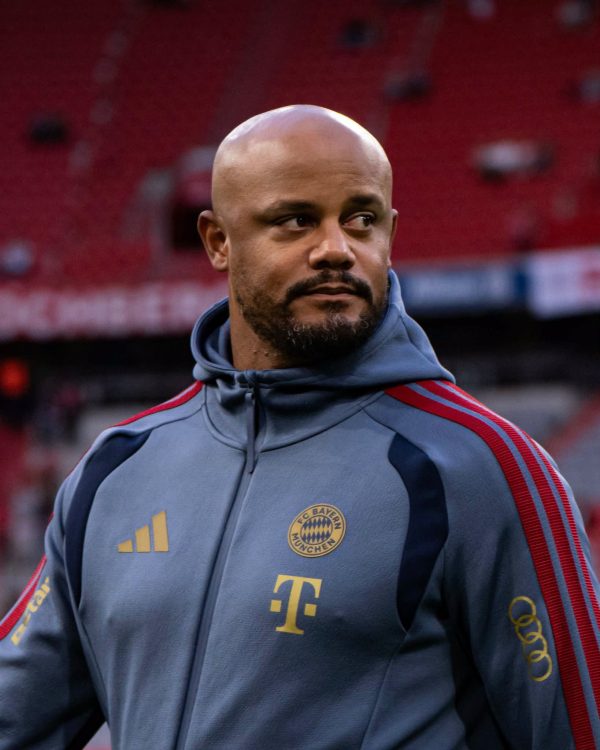 Kompany desmaia durante treino do Bayern e é levado ao hospital
