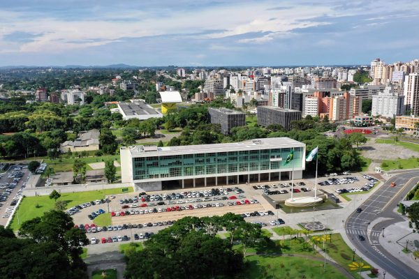 Feriado de Finados: veja o que abre e fecha no Paraná