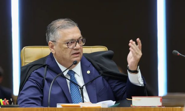 Dino expõe relatório com ameaça de assassinato contra ministros do STF