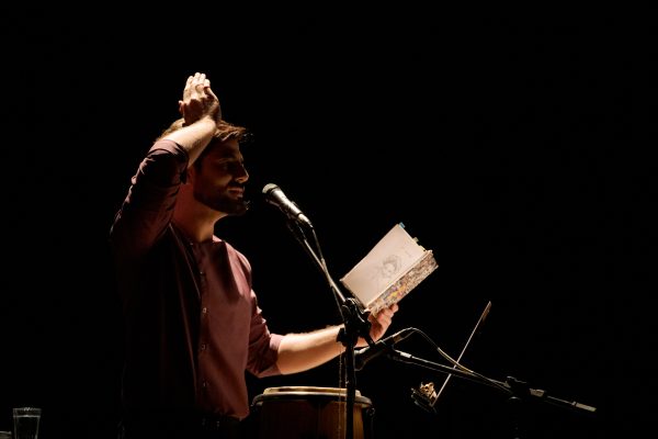 Vencedor do Prêmio Jabuti apresenta espetáculo gratuito em Cascavel nesta sexta-feira