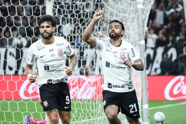 Seedorf destaca evolução do Corinthians, mas avisa: “É só o primeiro passo”