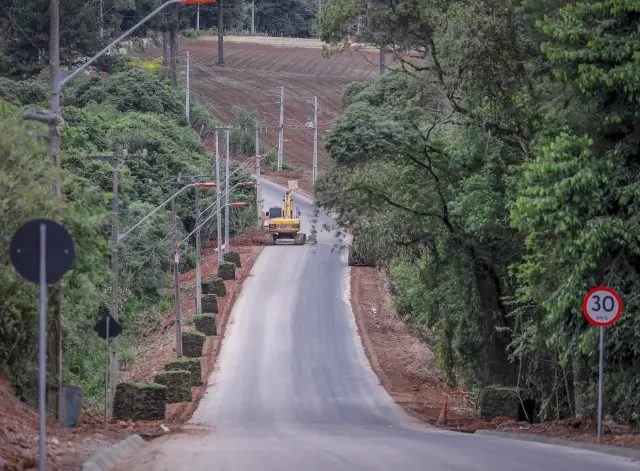 Araucária encerra contrato de pavimentação de R$ 5,2 milhões após determinação do TCE-PR