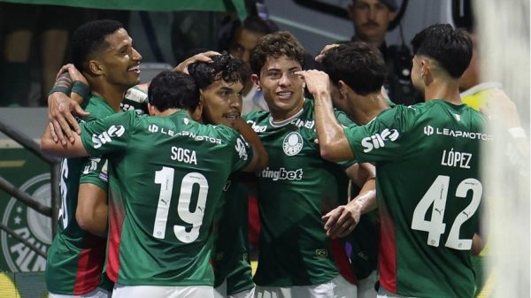 Palmeiras inicia maratona decisiva por três títulos em outubro