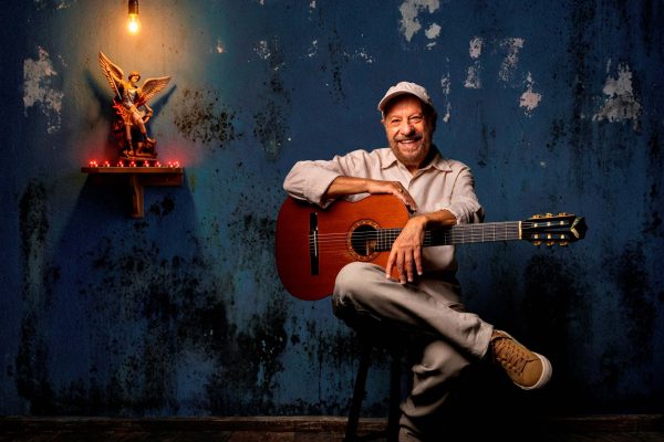 Programação cultural em Curitiba tem João Bosco, Renato Russo e Dionne Warwick