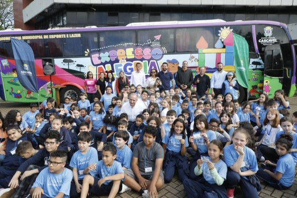 Prefeitura lança ônibus Expresso da Alegria e garante diversão da criançada
