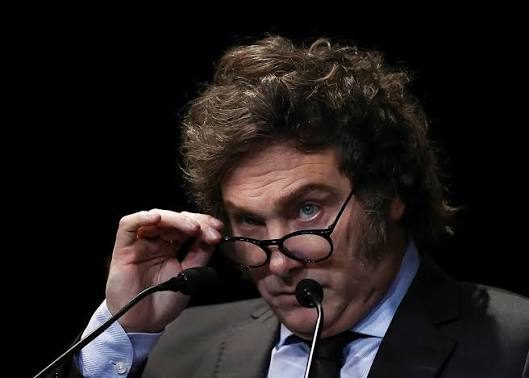 Ajuste de Milei reduz número de novos aposentados em 53% na Argentina