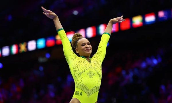 Rebeca Andrade lidera salto, e Brasil garante cinco finais no Mundial