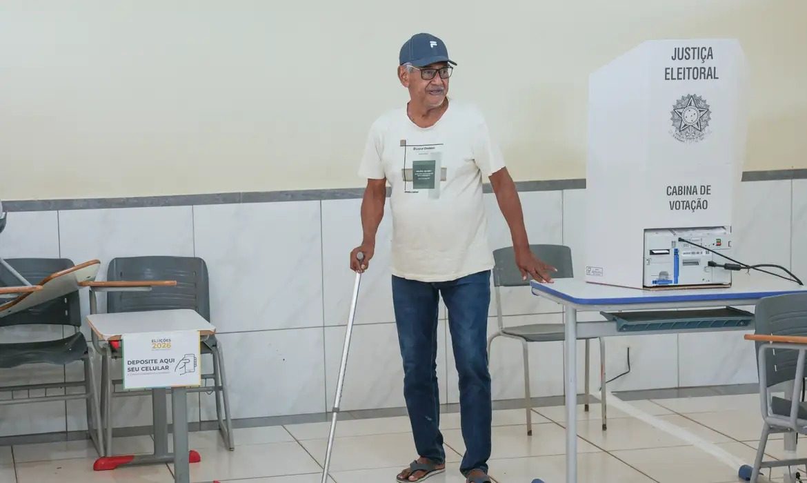 Eleitores com mais de 80 anos e acompanhantes têm prioridade absoluta