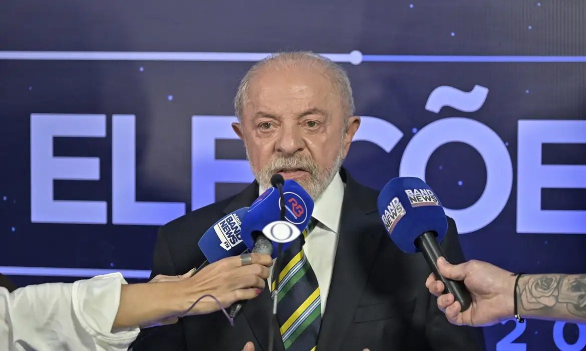 Lula autoriza TSE a levantar seus sigilos e desafia Flávio