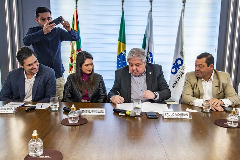 Assinatura da parceria