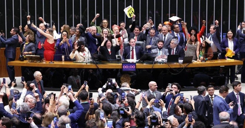 Congresso Nacional promulgou em 16 de outubro a emenda constitucional que encerra a escala 6x1 e estabelece a redução gradual da jornada de trabalho.