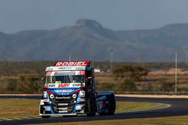 Leandro Totti pode ser campeão da Copa Truck em Chapecó neste domingo