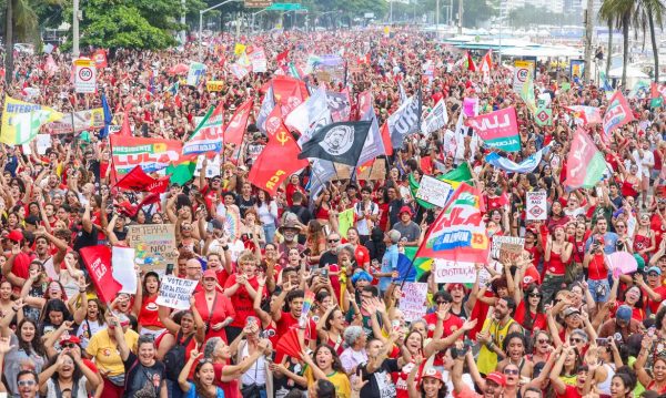 Apoiadores de Lula fazem atos em Copacabana e na Lapa, no Rio de Janeiro