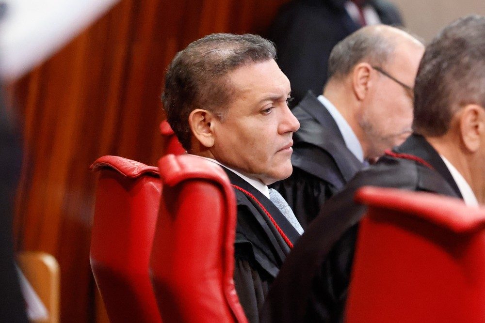 Nunes Marques reúne campanhas de Lula e Flávio Bolsonaro para discutir regras do segundo turno
